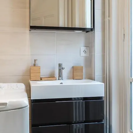 Hostnfly - Beautiful Modern Near Montmartre Apartment *
